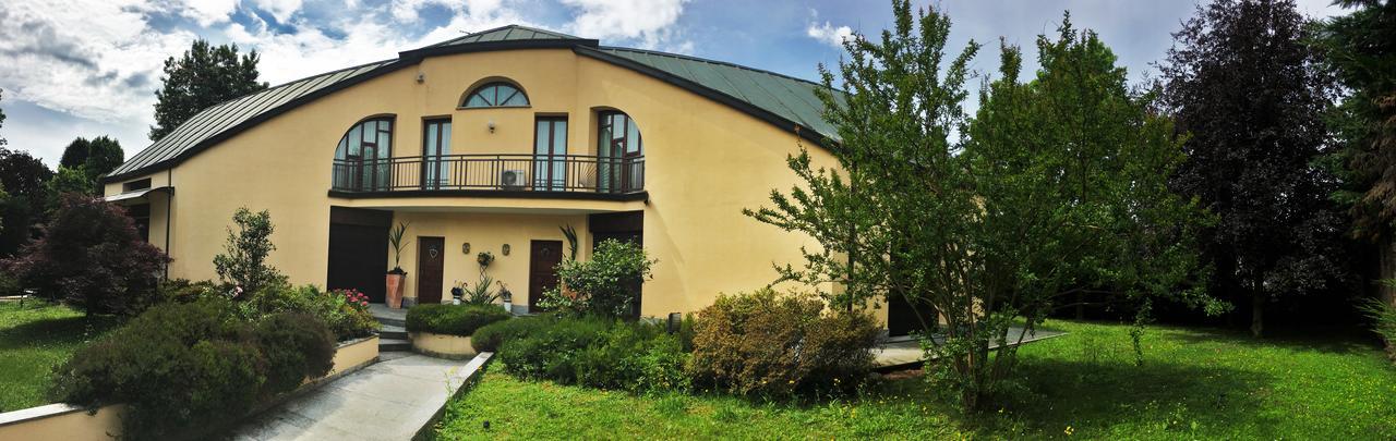 Villa Olivares Corbetta Exteriér fotografie